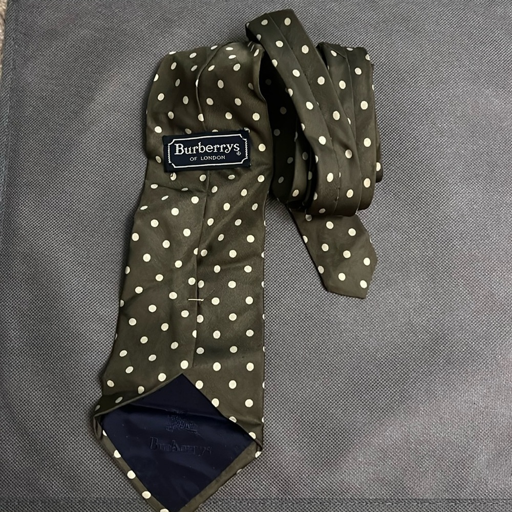 Burrberrys of London men’s polka dot tie